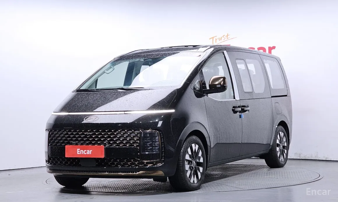 Фото 1 - Hyundai Staria