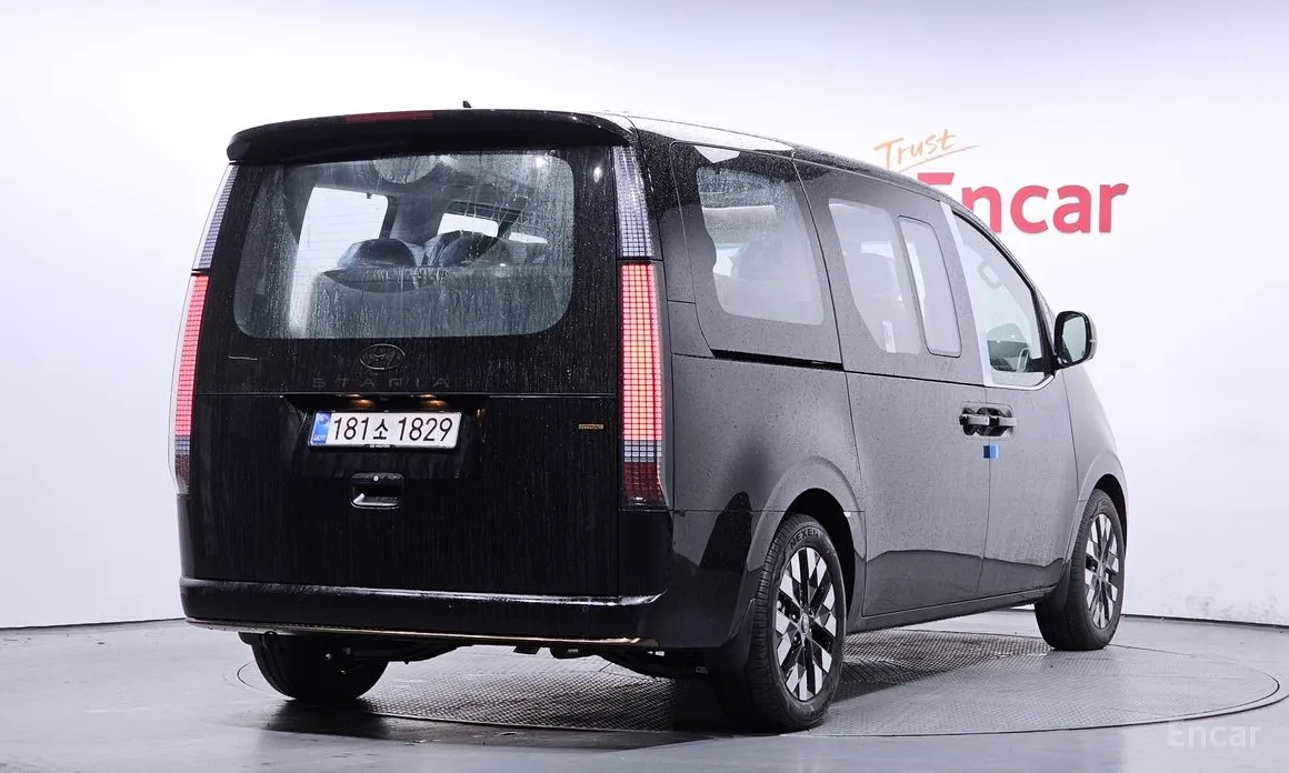 Фото 2 - Hyundai Staria