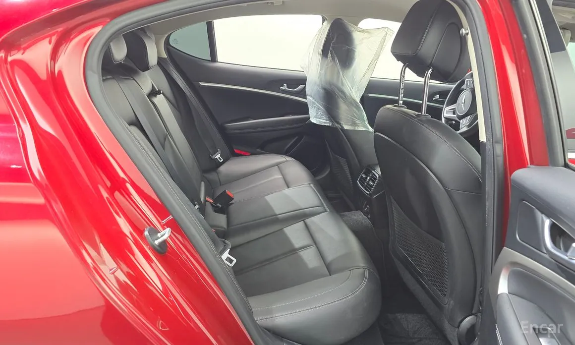 Фото 12 - Genesis G70