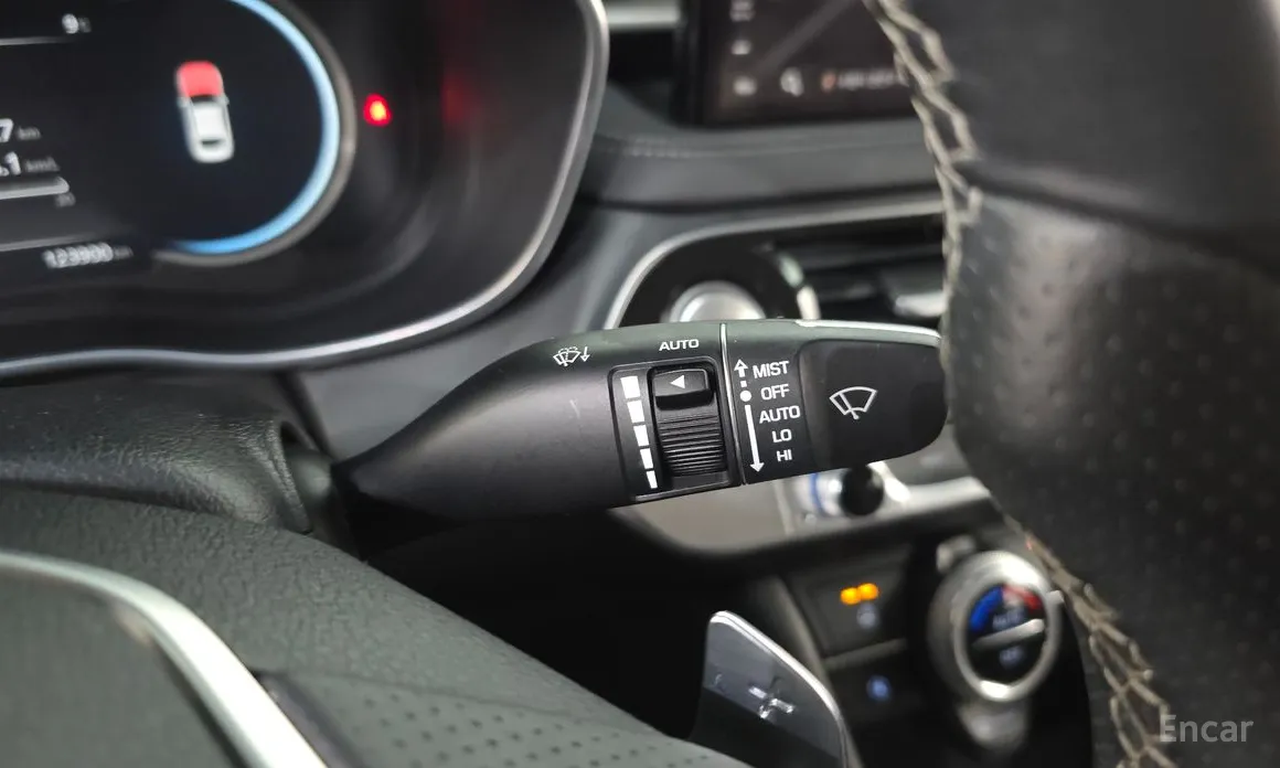 Фото 19 - Genesis G70