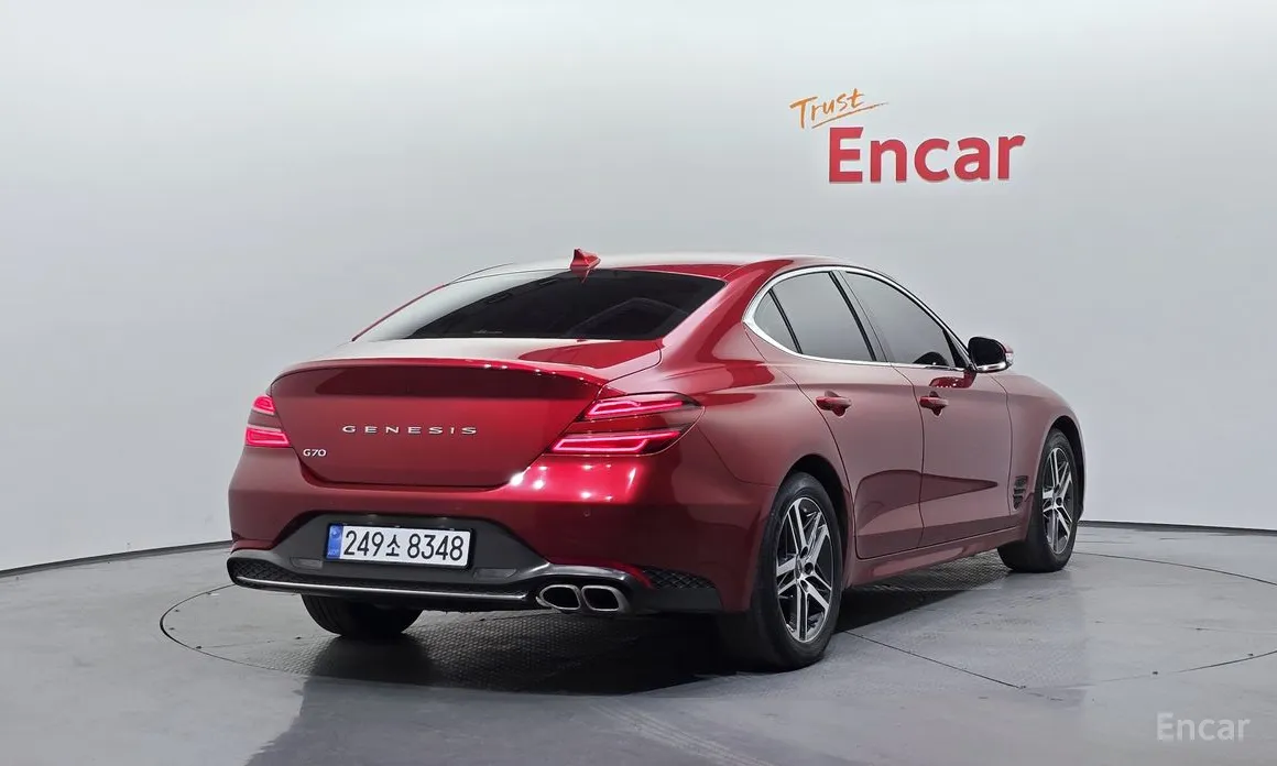 Фото 2 - Genesis G70