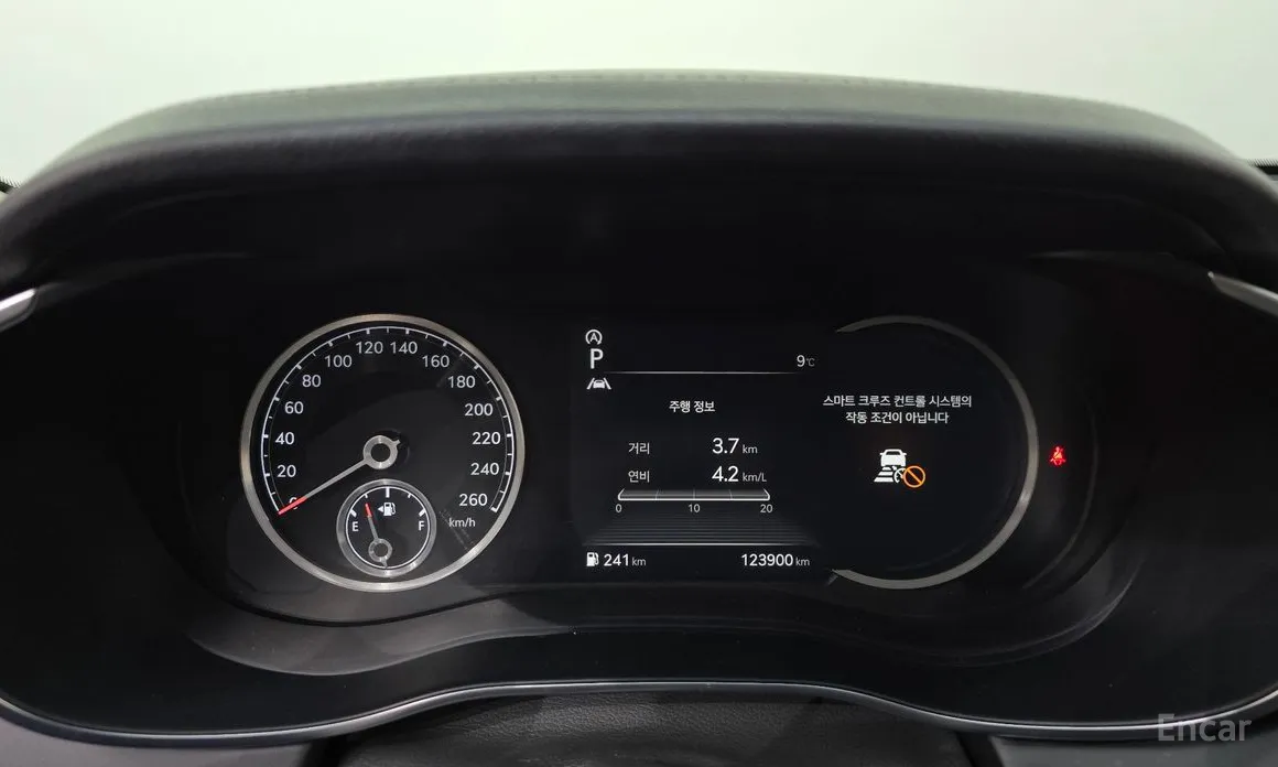 Фото 8 - Genesis G70