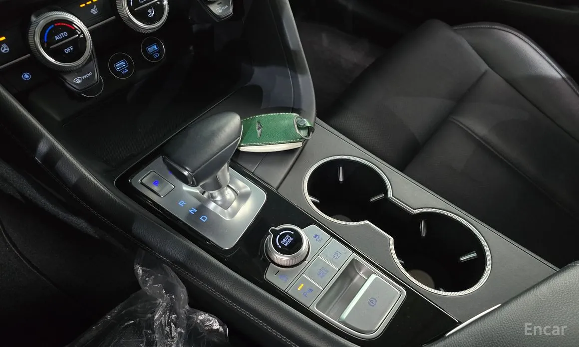 Фото 9 - Genesis G70