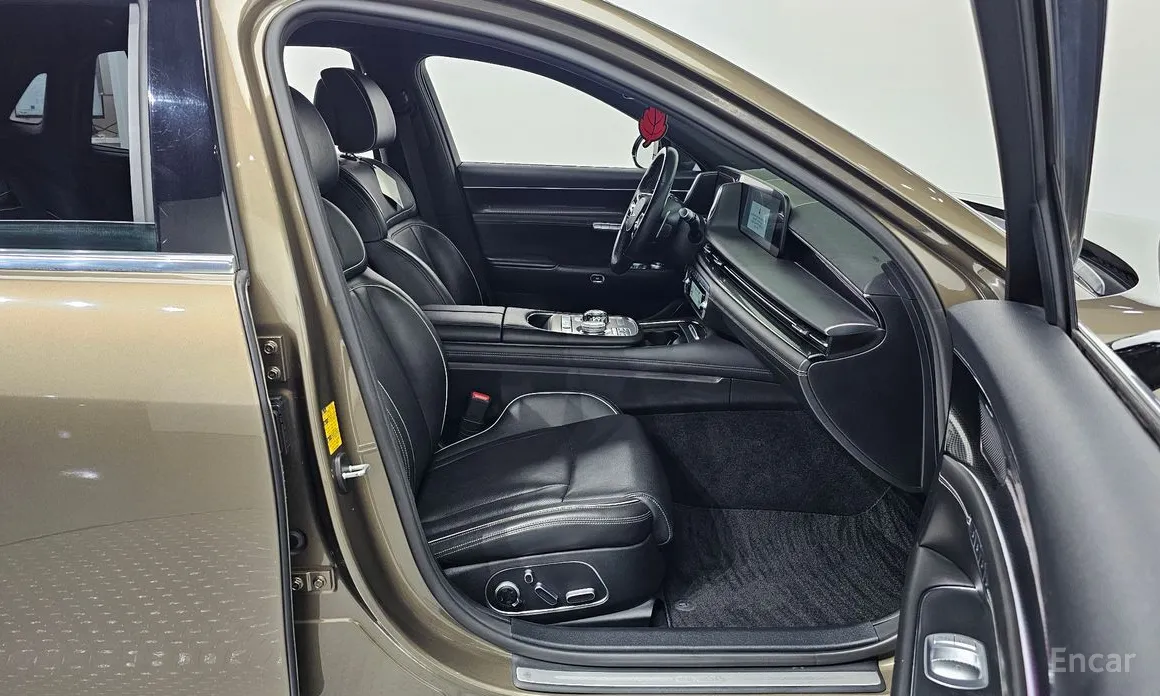 Фото 10 - Genesis G90