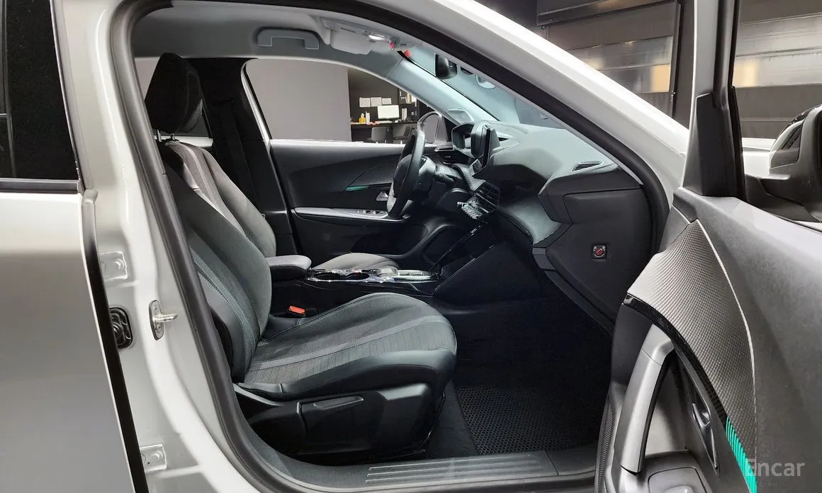 Фото 10 - Peugeot 2008