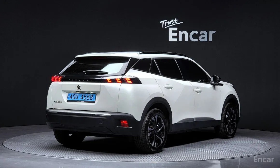 Фото 2 - Peugeot 2008