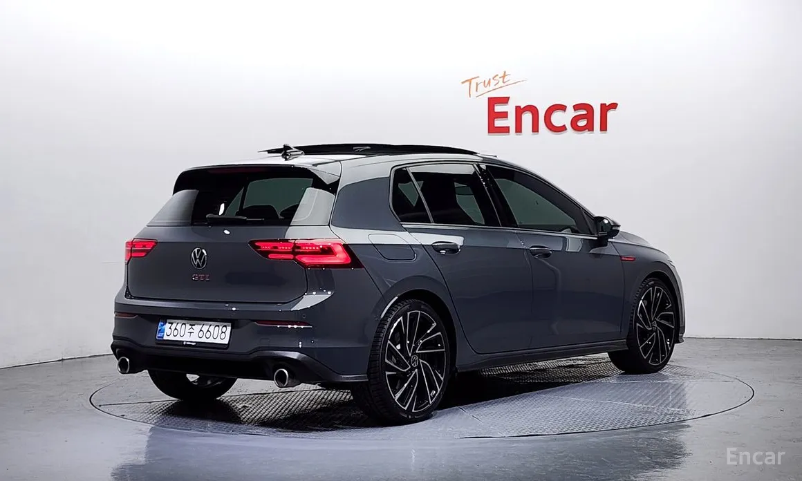 Фото 2 - Volkswagen Golf