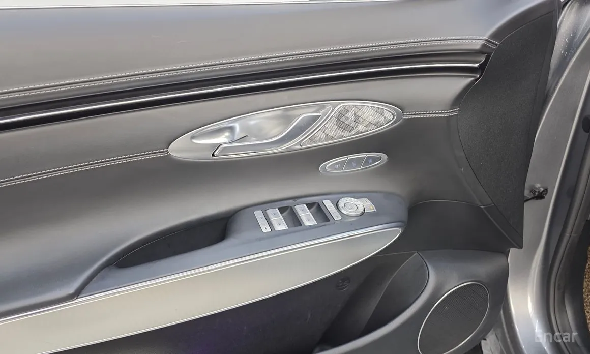 Фото 16 - Genesis GV70