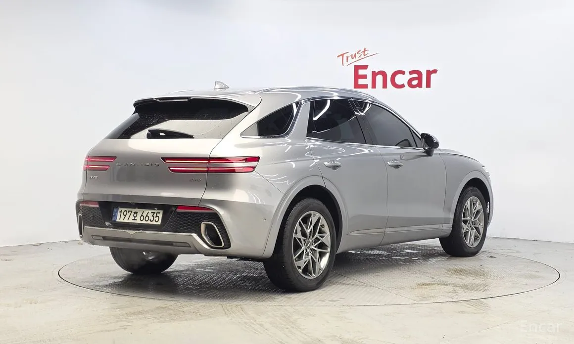 Фото 2 - Genesis GV70