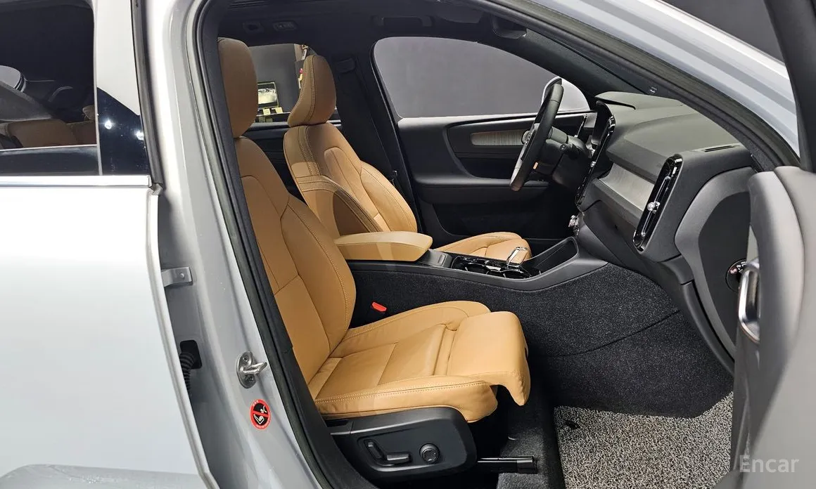 Фото 10 - Volvo XC40