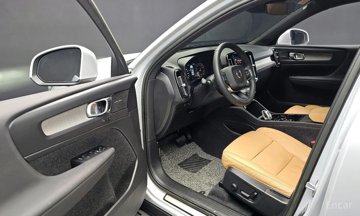 Фото 11 - Volvo XC40