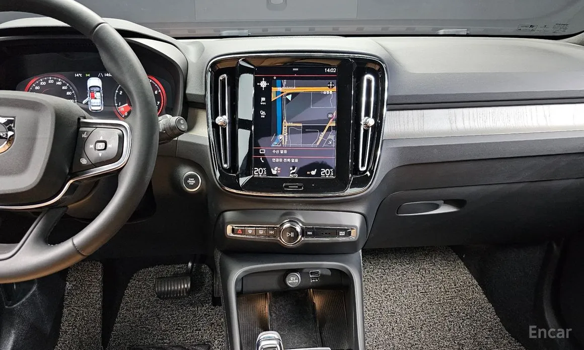 Фото 14 - Volvo XC40