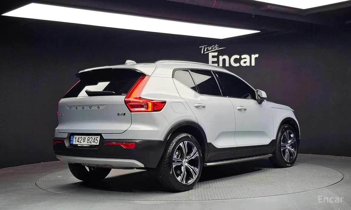 Фото 2 - Volvo XC40