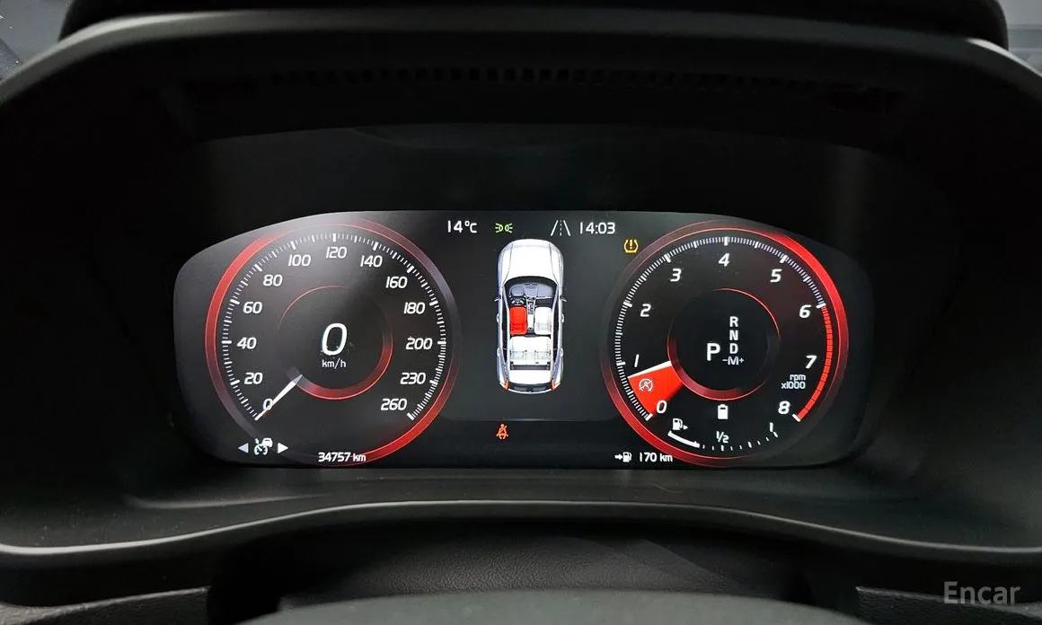 Фото 8 - Volvo XC40