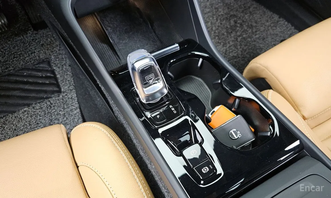 Фото 9 - Volvo XC40