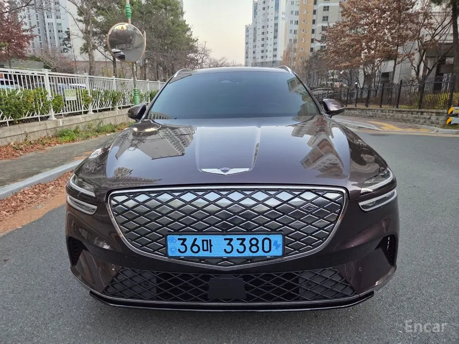 Фото 1 - Genesis GV70