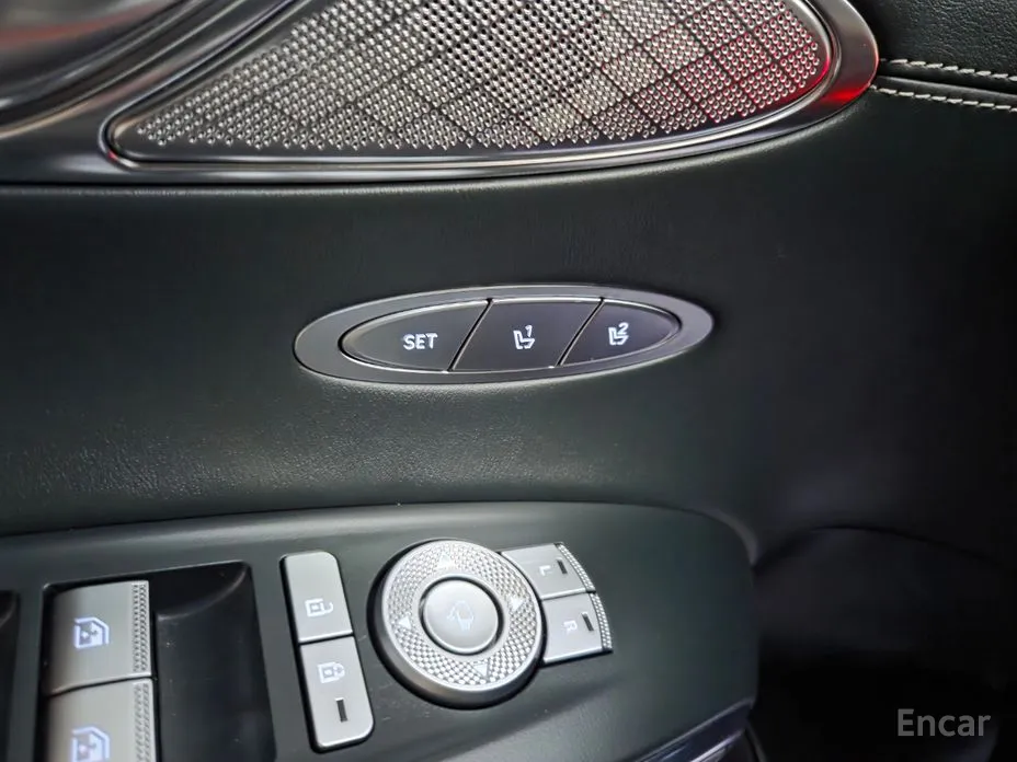 Фото 10 - Genesis GV70