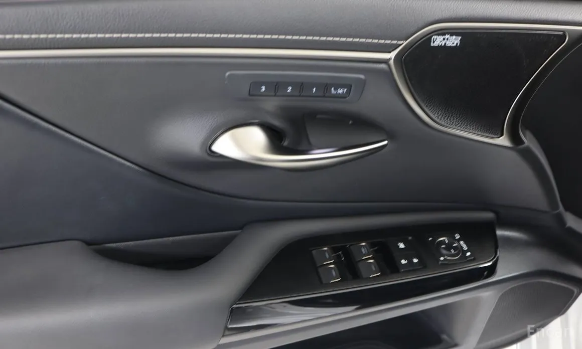 Фото 12 - Lexus ES