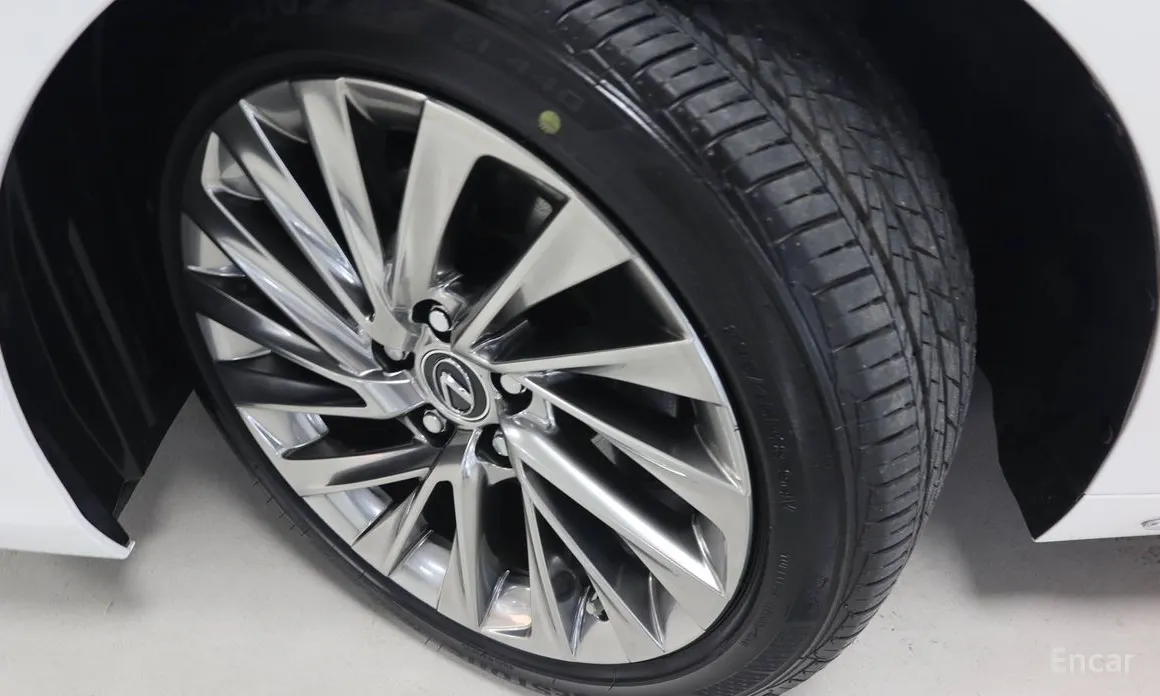 Фото 5 - Lexus ES