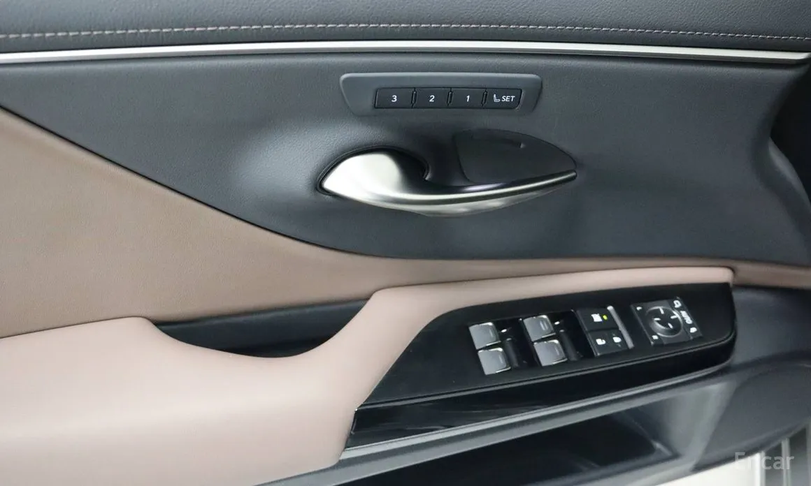 Фото 12 - Lexus ES