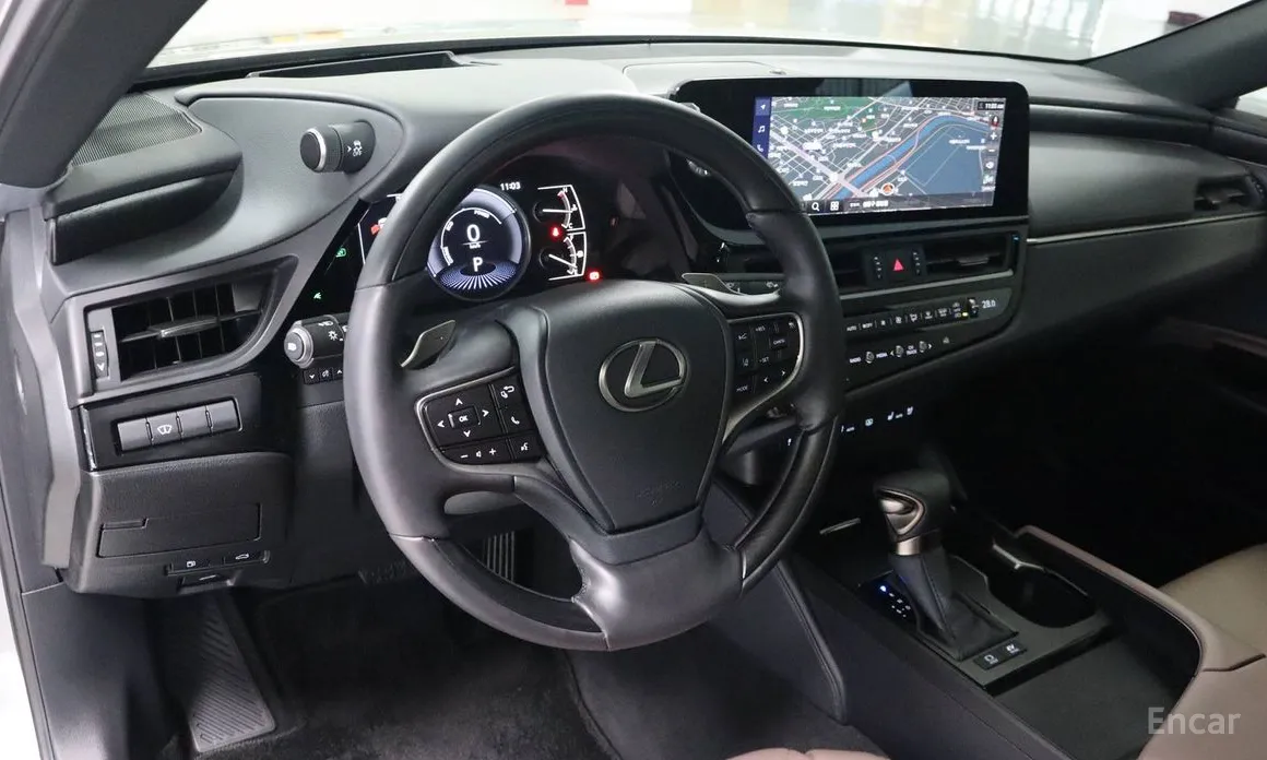 Фото 15 - Lexus ES