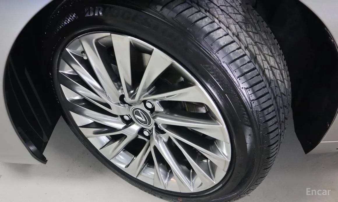 Фото 5 - Lexus ES