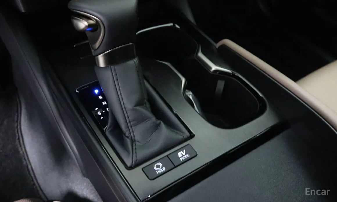 Фото 8 - Lexus ES