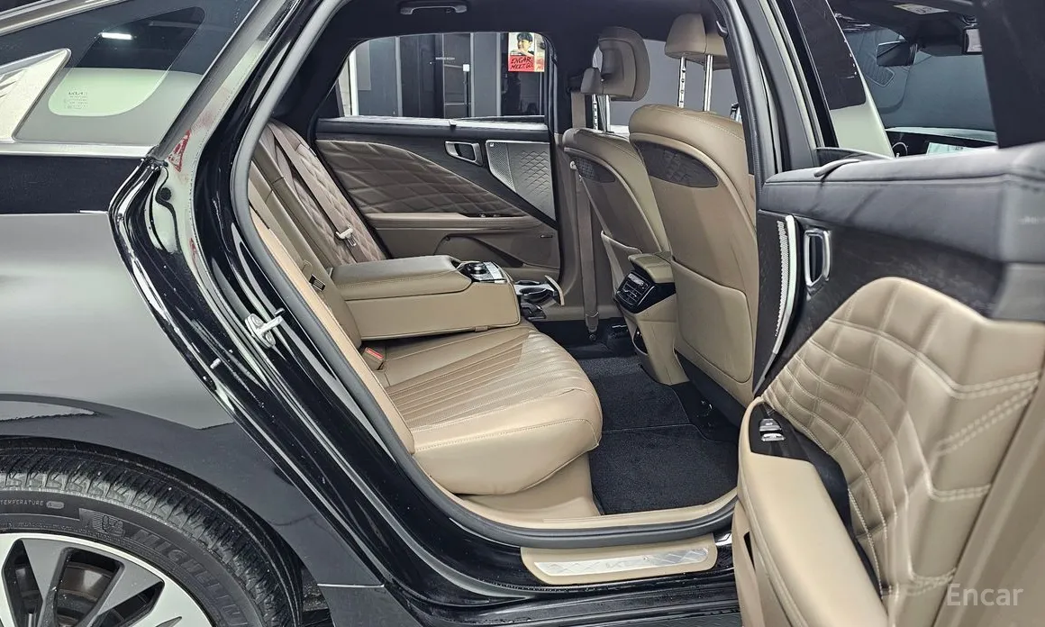 Фото 12 - Kia K8