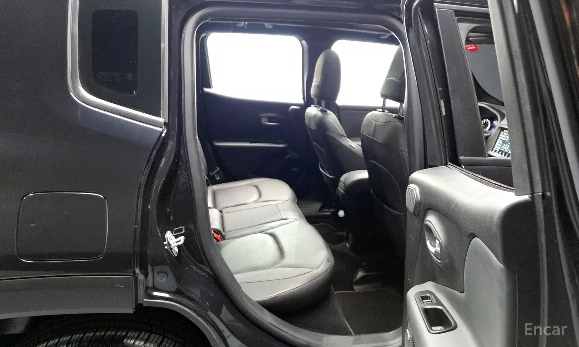 Фото 12 - Jeep Renegade