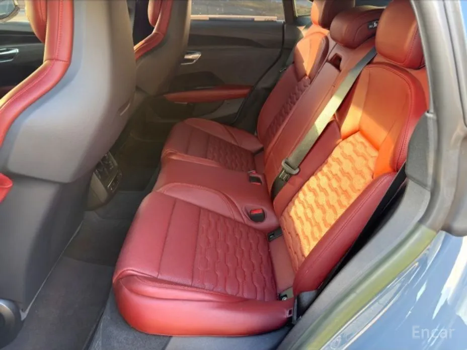 Фото 10 - Audi e-tron GT