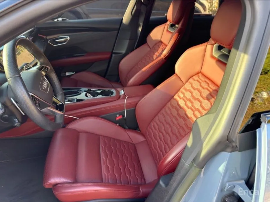 Фото 11 - Audi e-tron GT