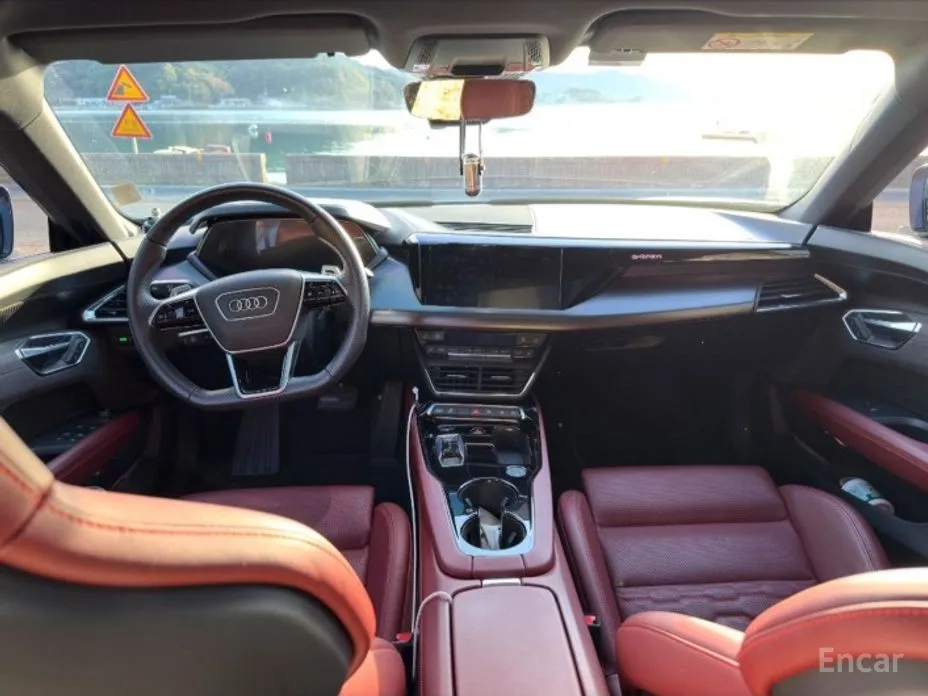 Фото 12 - Audi e-tron GT