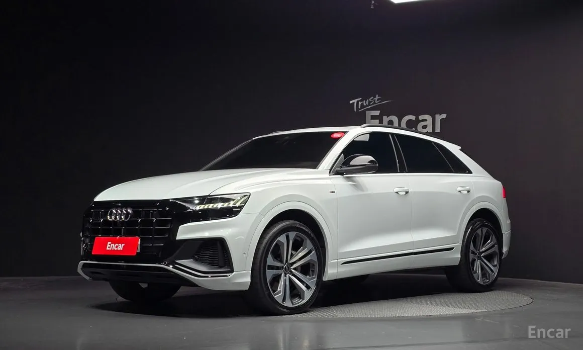 Фото 1 - Audi Q8