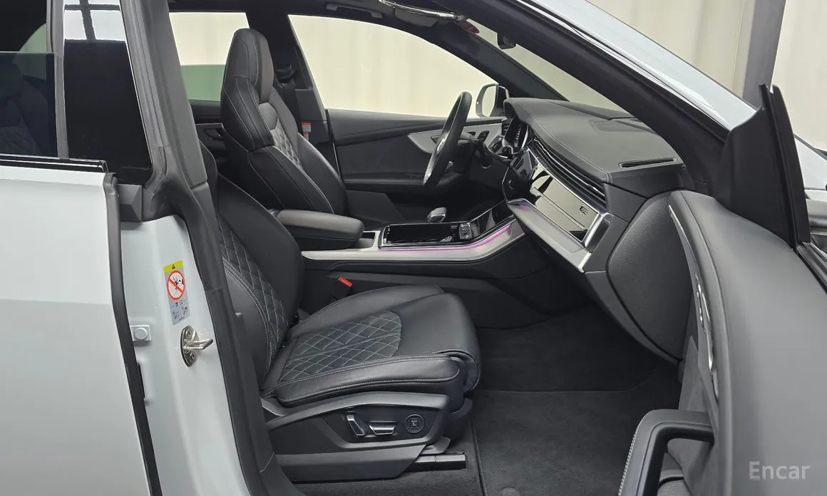 Фото 10 - Audi Q8