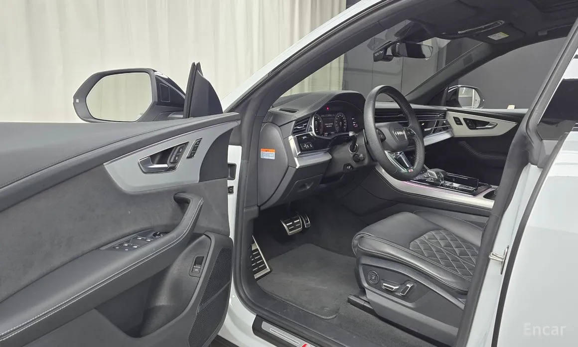 Фото 11 - Audi Q8