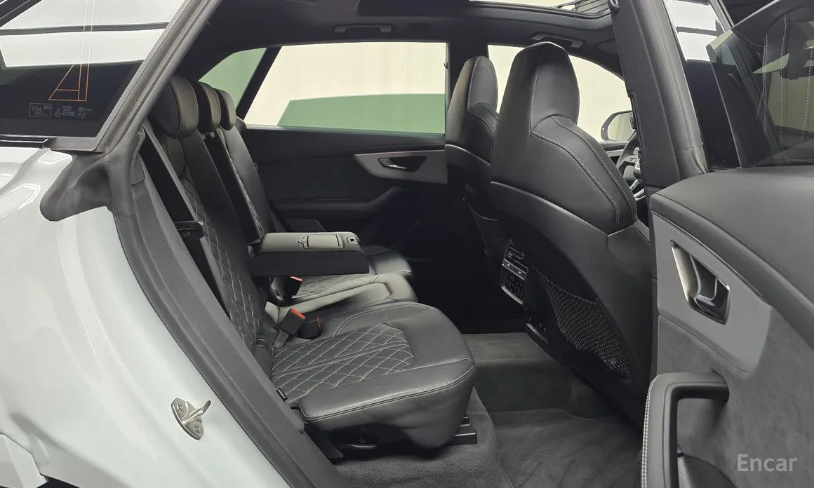 Фото 12 - Audi Q8