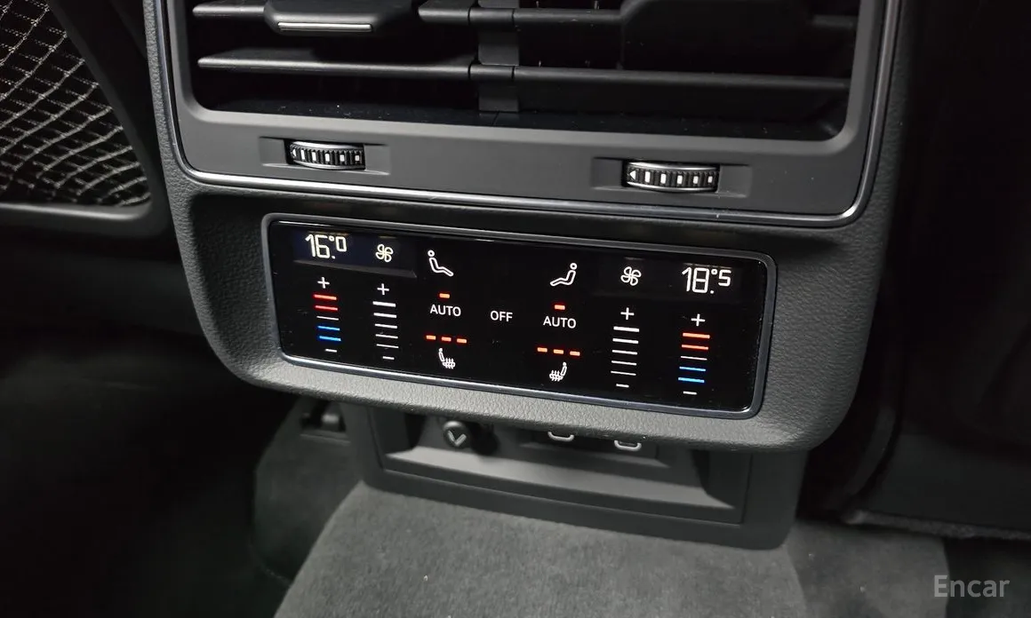 Фото 19 - Audi Q8