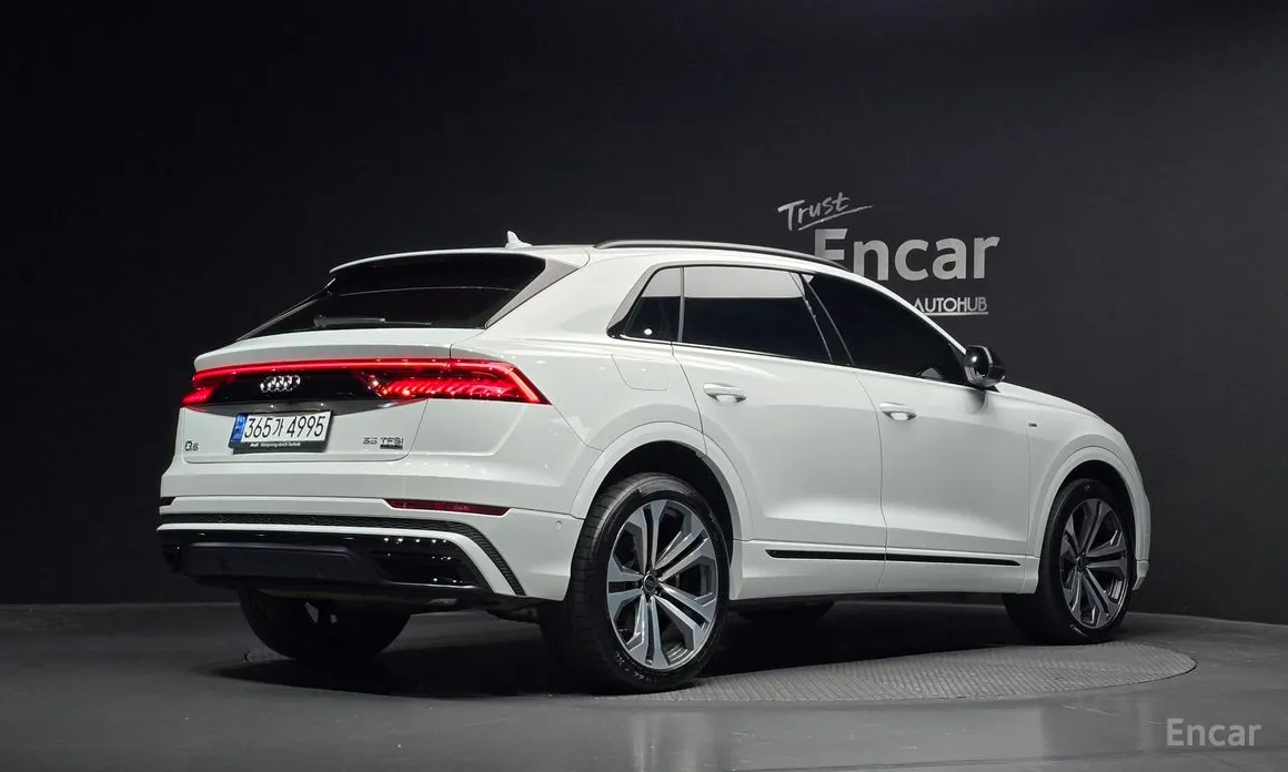 Фото 2 - Audi Q8