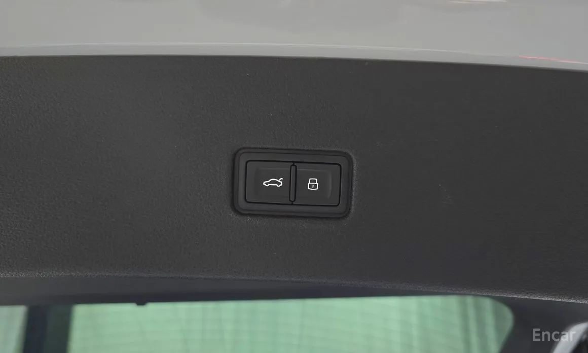 Фото 20 - Audi Q8