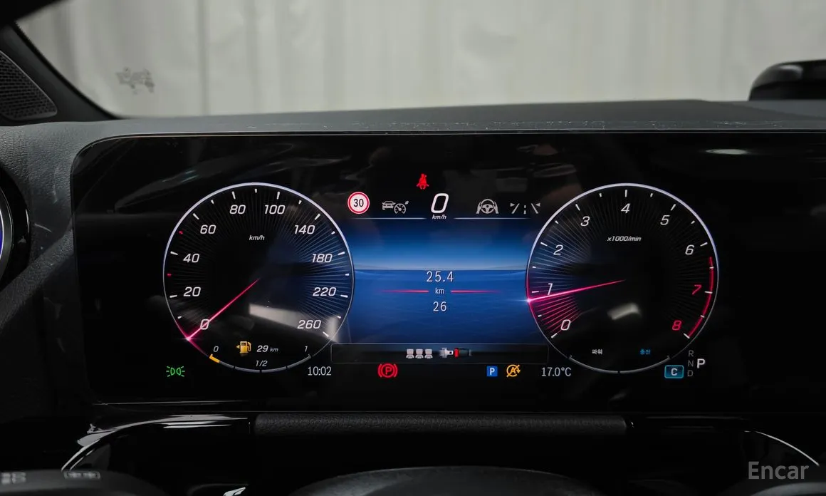 Фото 8 - Mercedes-Benz GLA-Class