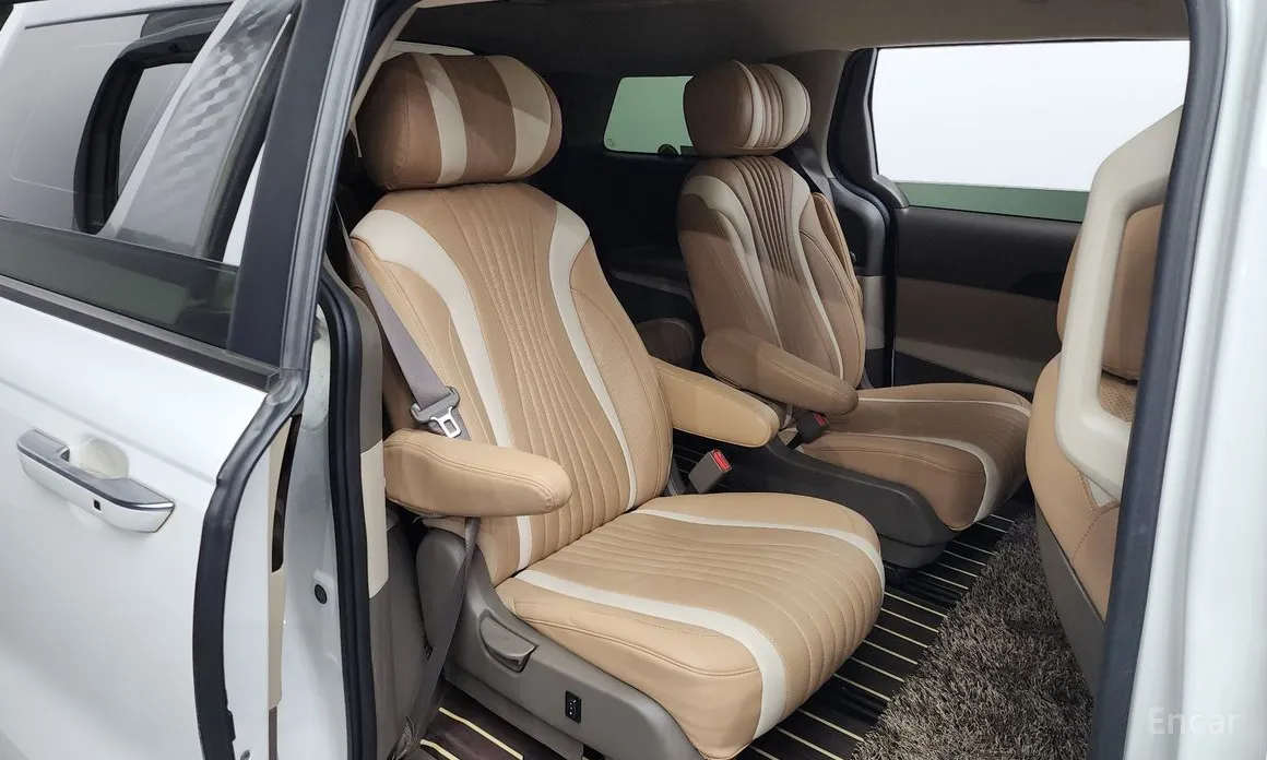 Фото 12 - Kia Carnival