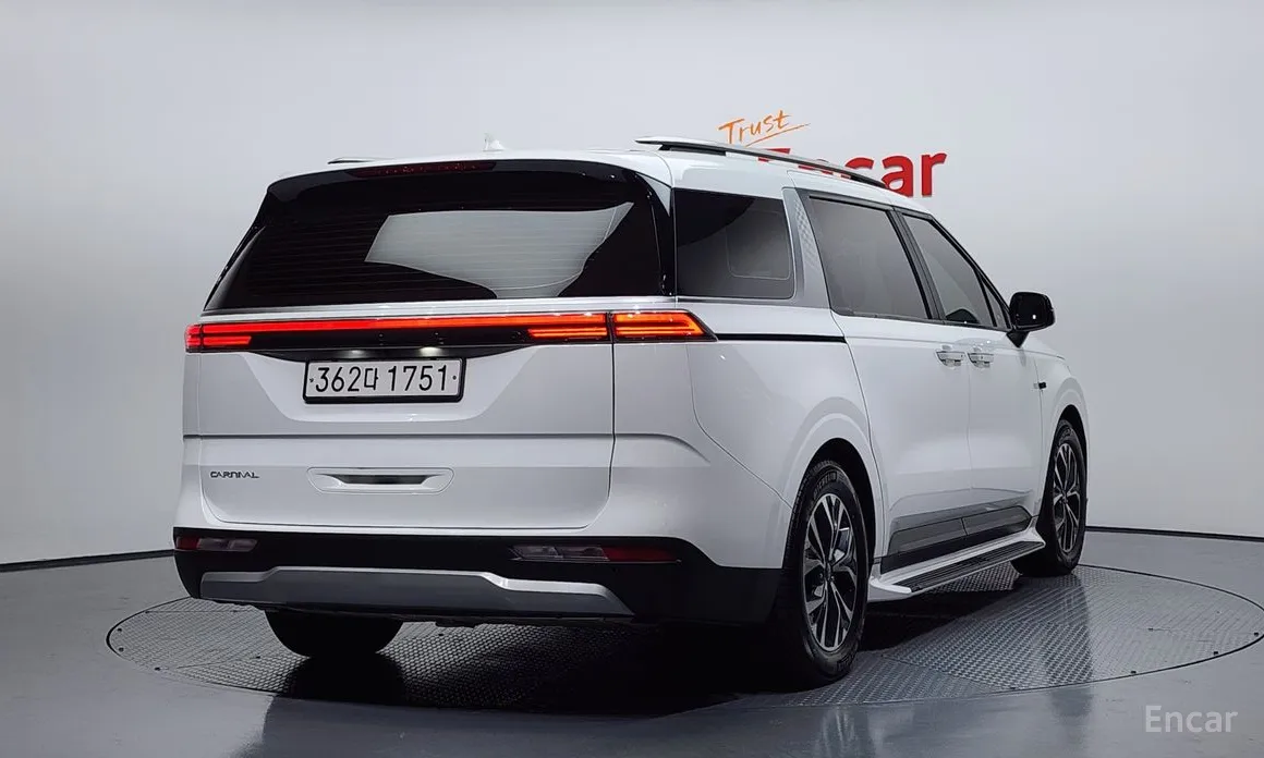 Фото 2 - Kia Carnival