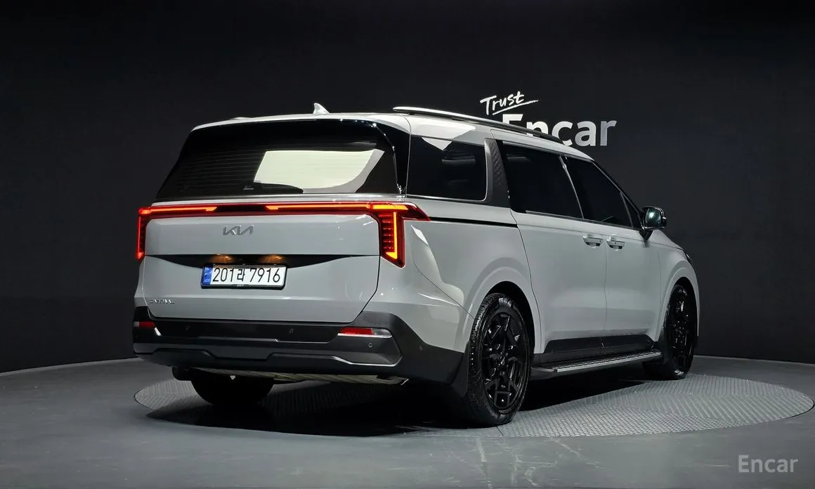 Фото 2 - Kia Carnival