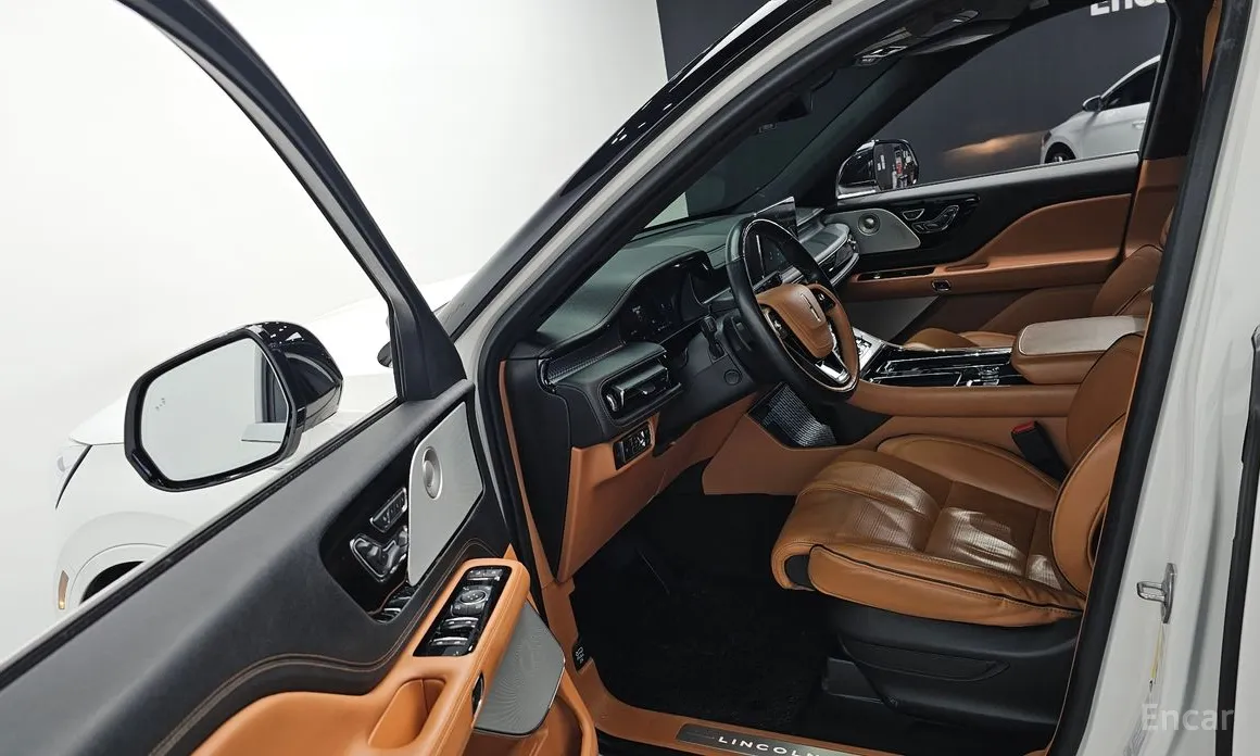 Фото 10 - Lincoln Aviator