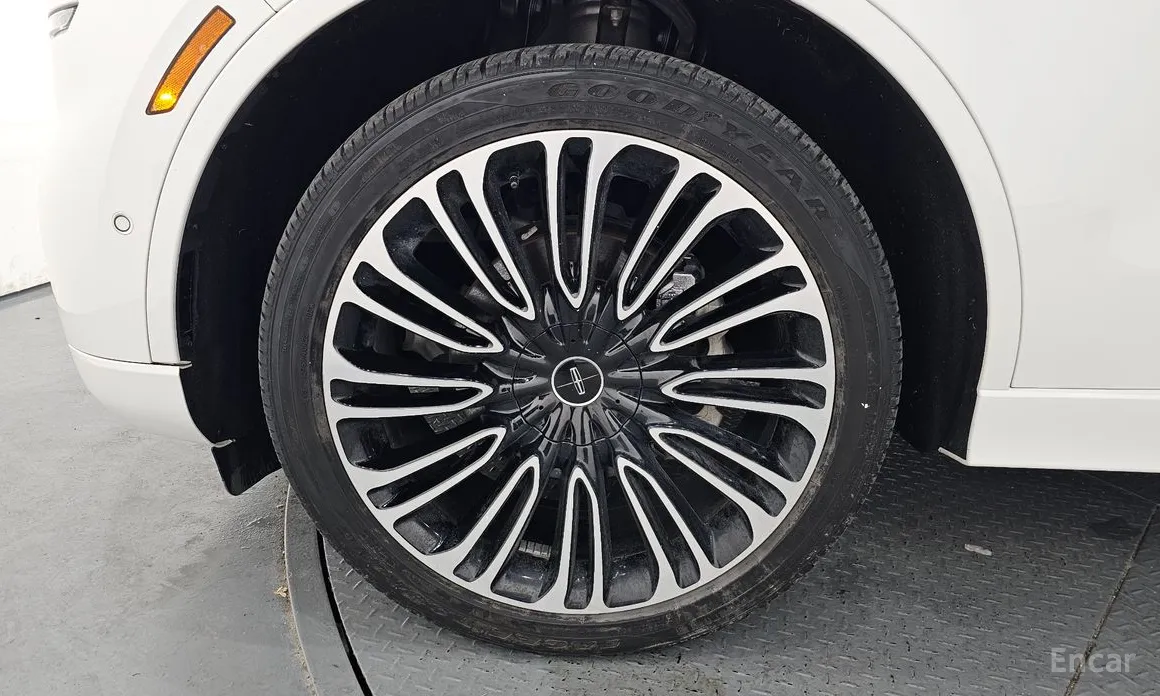 Фото 5 - Lincoln Aviator