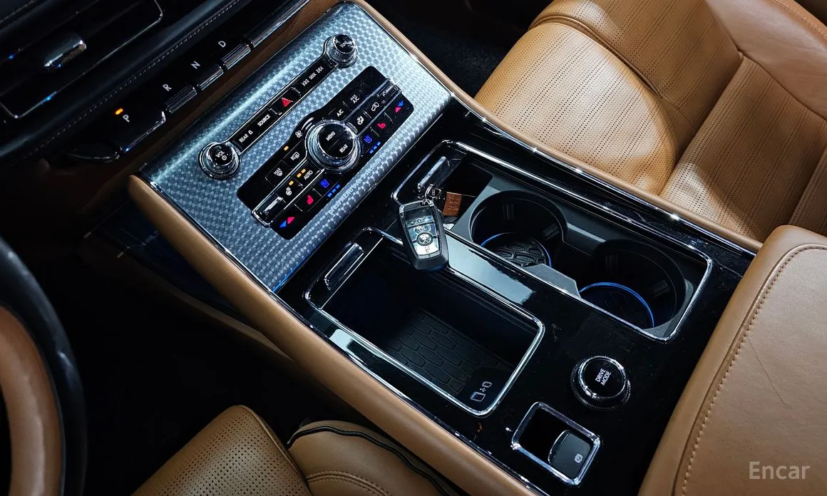 Фото 9 - Lincoln Aviator