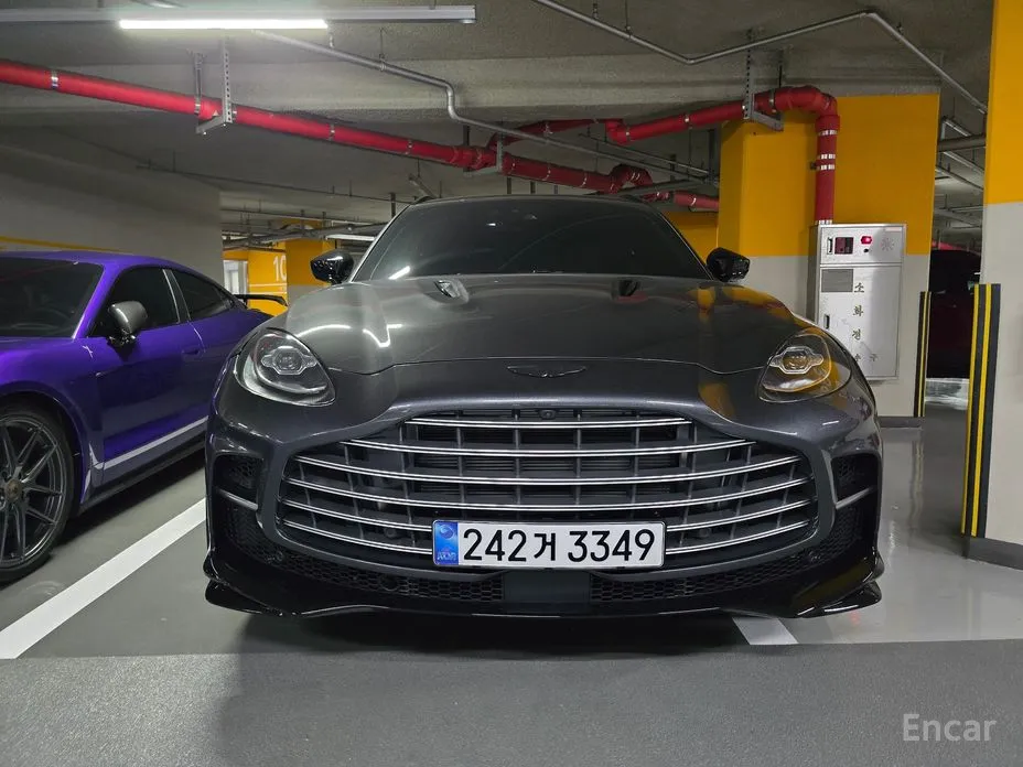 Фото 1 - Aston Martin DBX