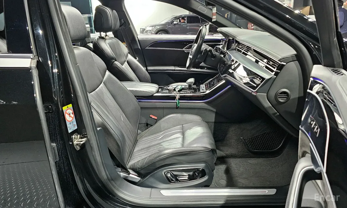 Фото 10 - Audi A8