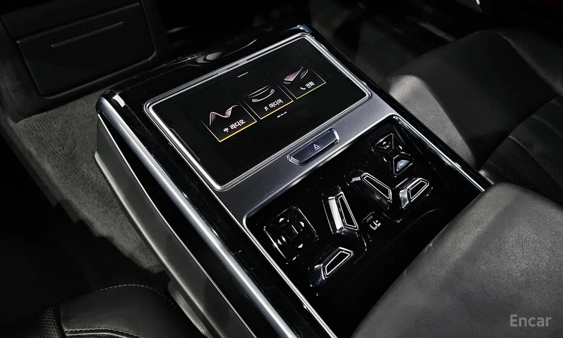 Фото 17 - Audi A8