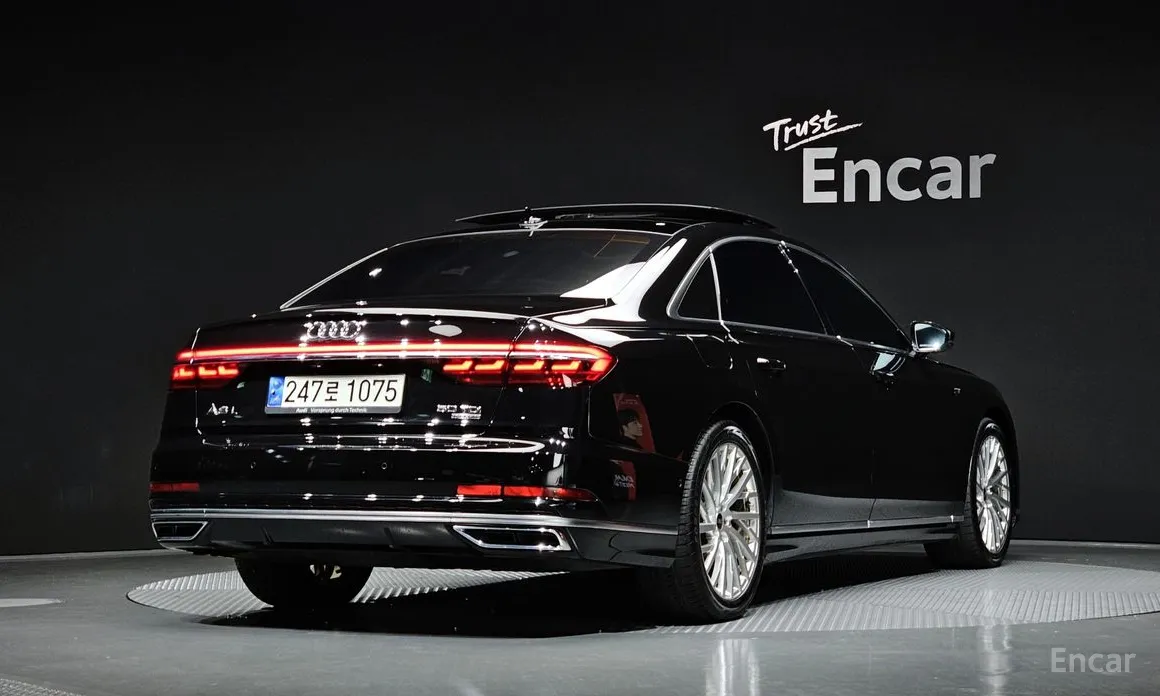 Фото 2 - Audi A8